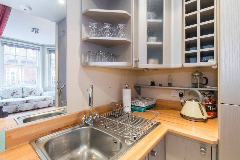 Фото Long Stay Discounts - Charming 1 bed Apt, Chelsea