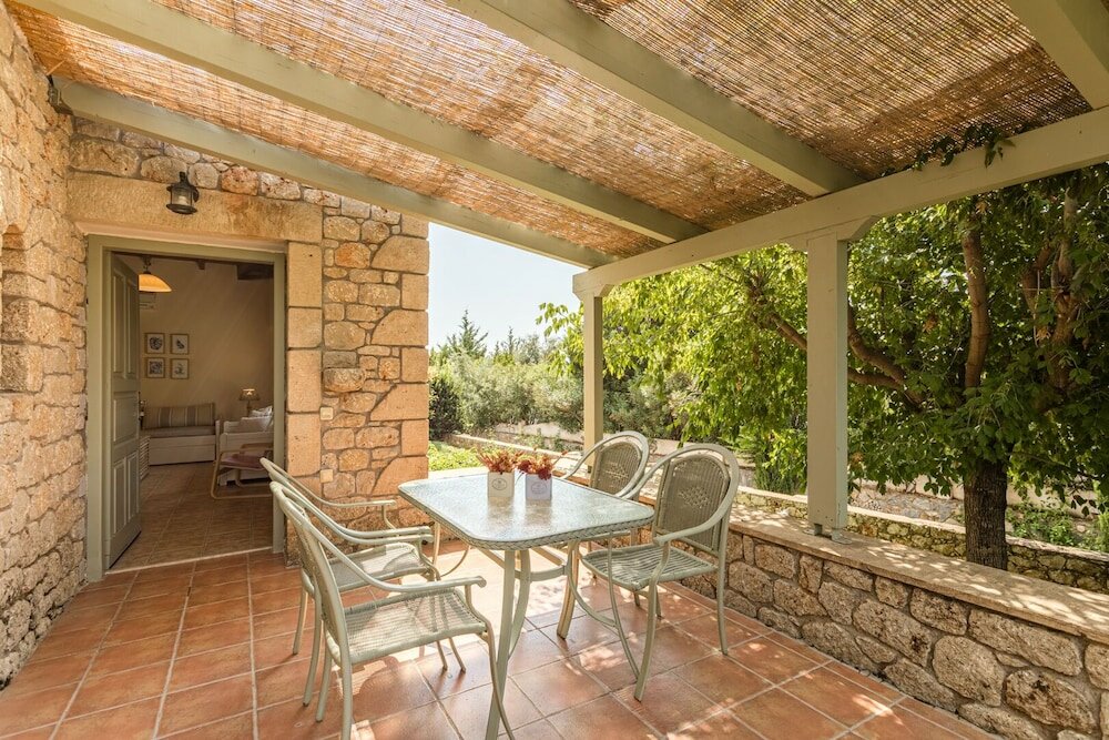 Фото Lithos Stoupa Villas