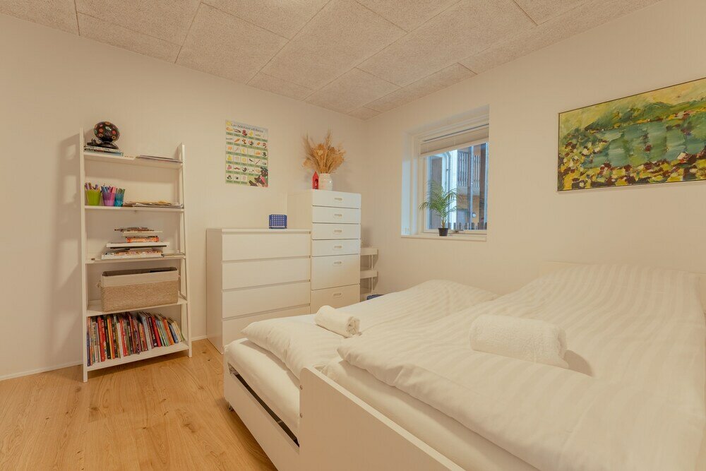 Фото Bright 2Br Apartment, Great View