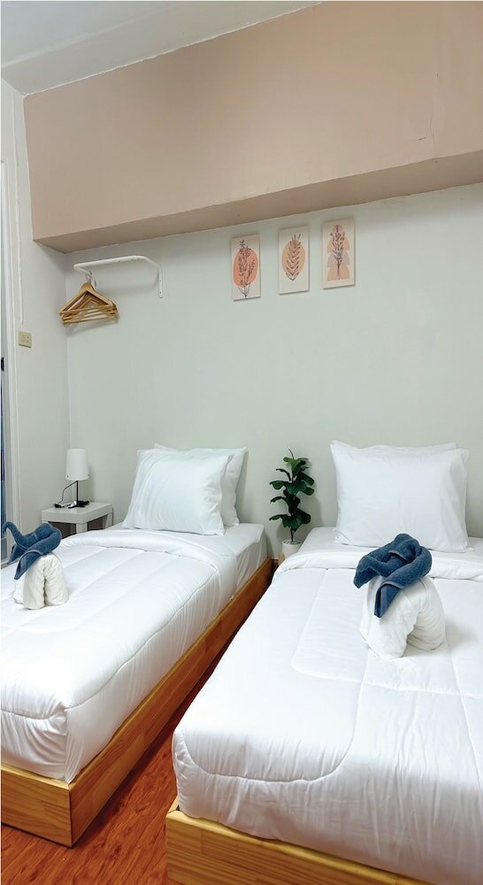 Фото Montana Hotel & Hostel Phuket