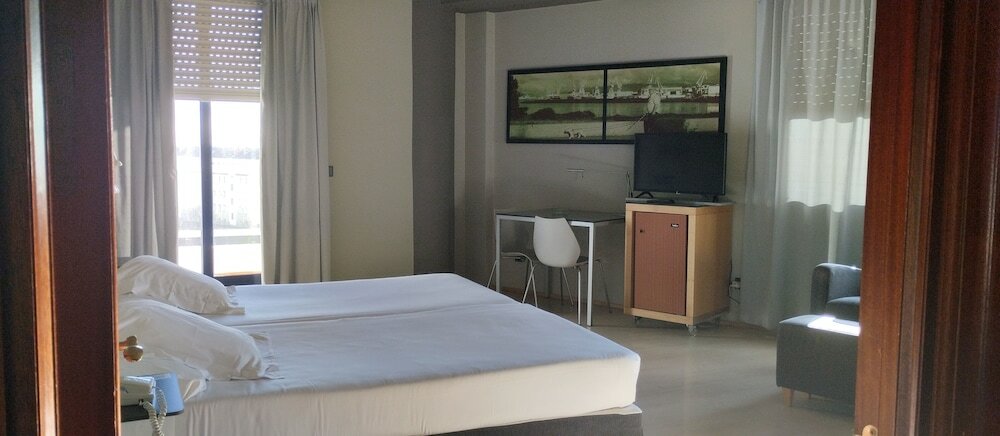 Фото Hotel Almirante