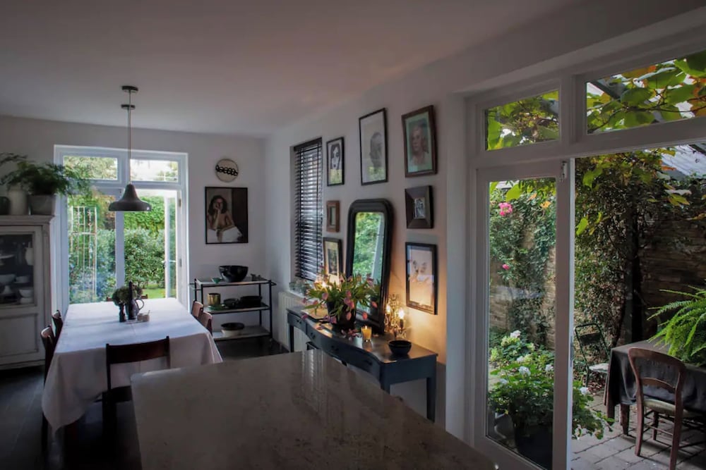 Фото Gorgeous & Spacious 2bd Flat - Putney