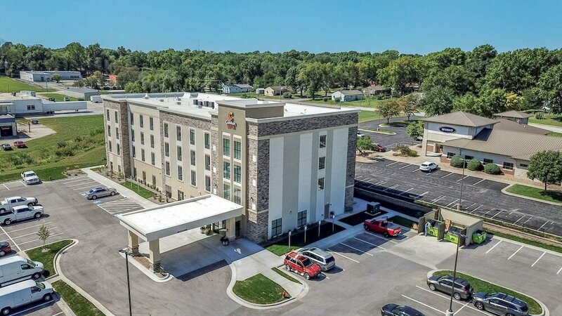 Гостиница Comfort Suites Grandview - Kansas City в Грандвью