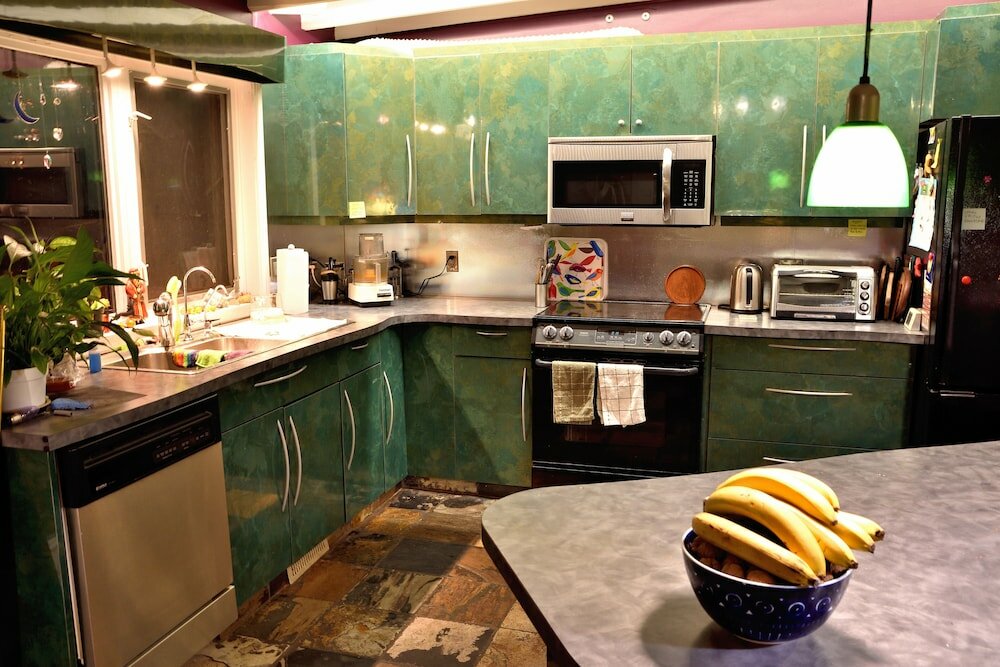 Фото Mediterranean Edmonton BnB