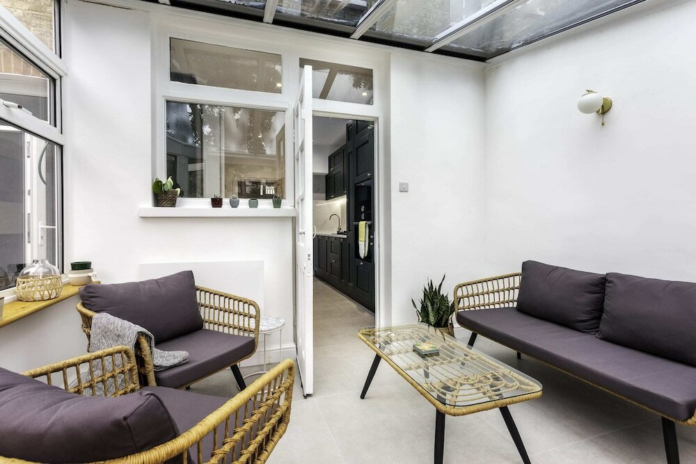 Фото Terraced Edwardian House-poets' Corner