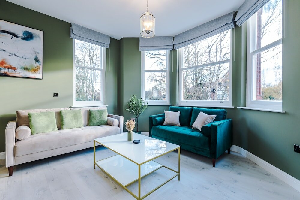 Фото Hilltop Serviced Apartments - Stockport