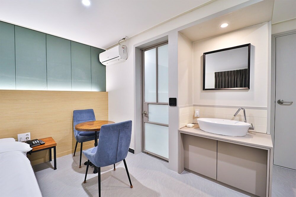 Фото Calm Rest Hotel