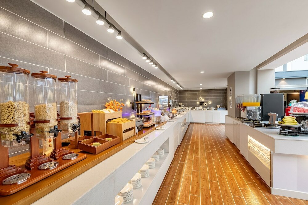 Фото Holiday Inn Express Shenyang North Station