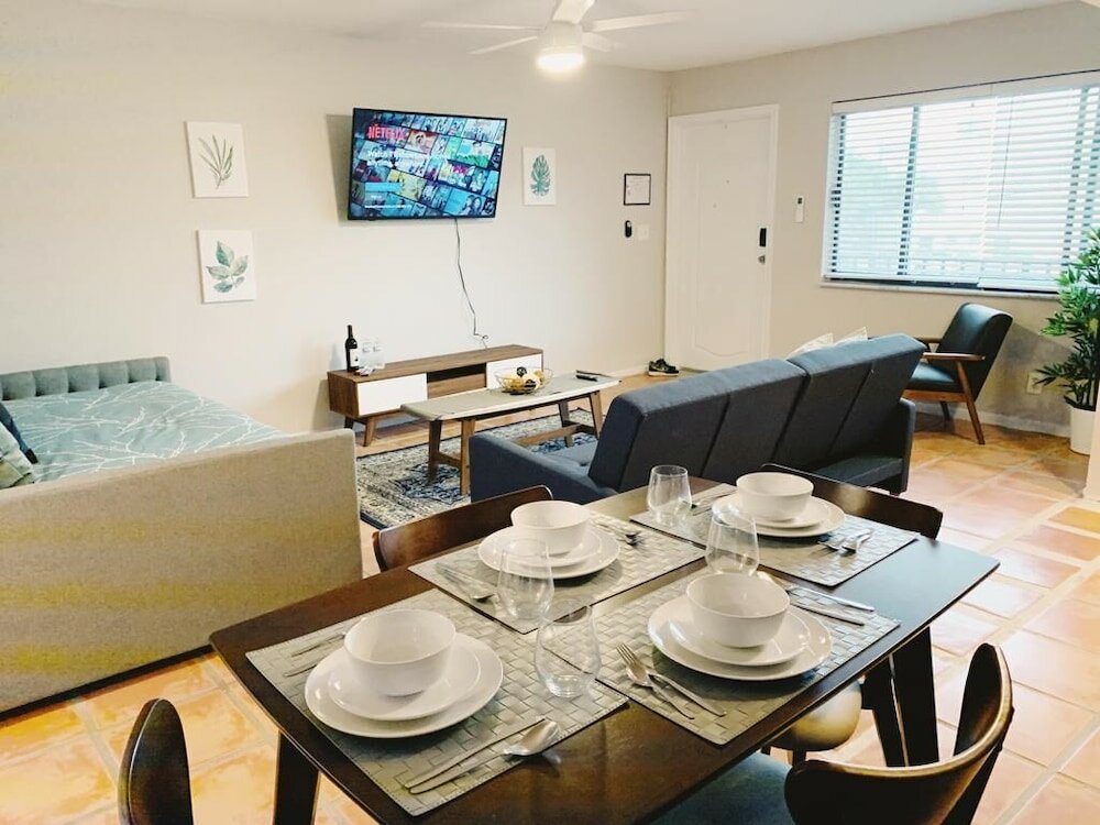 Фото Bayview Apartments by Lowkl