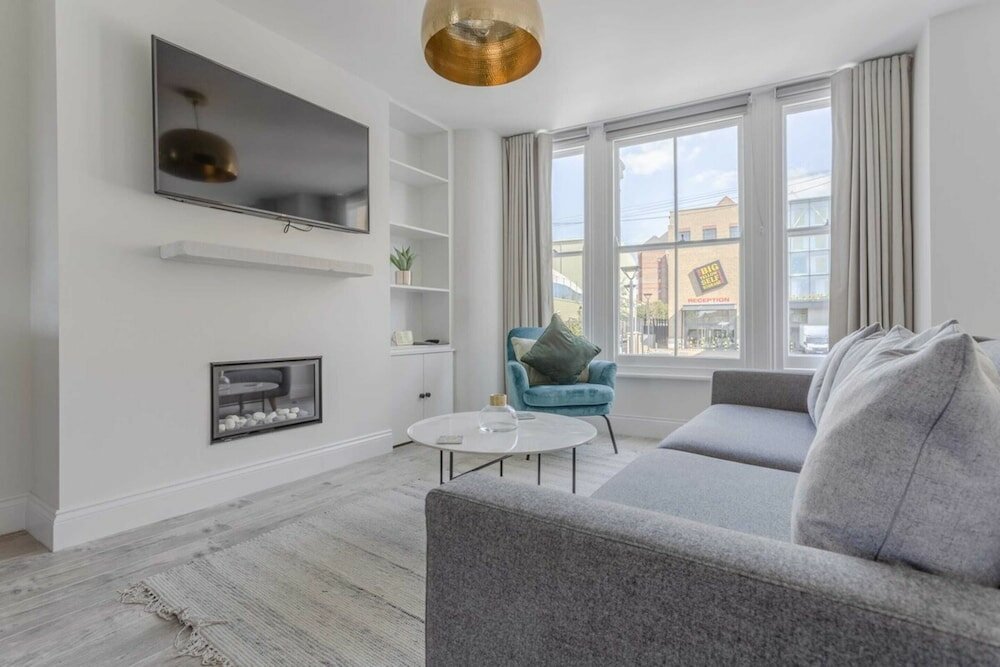 Фото Stunning 3 Bedroom 2 Bath in Fantastic Location