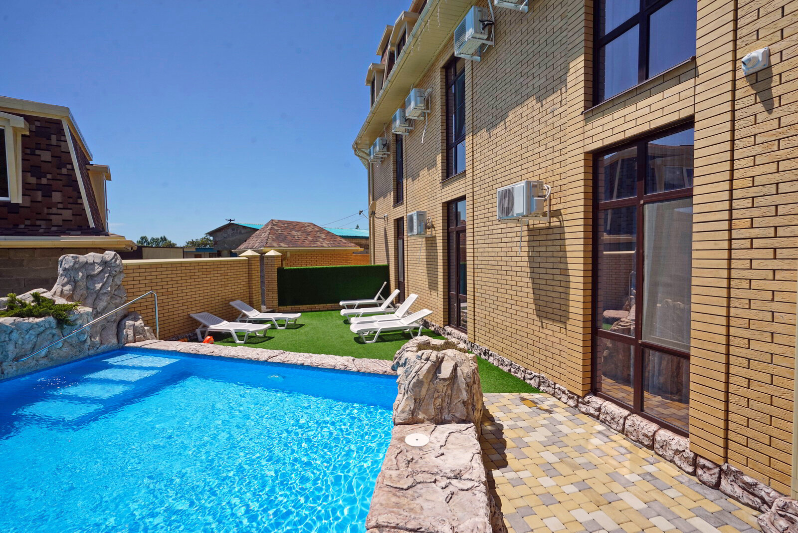 Фото отеля 1