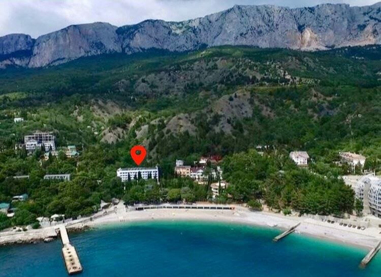 Туры в отель ЛЕОПОЛЬ 3* в Крыме, Россия - цены, фото, отзывы