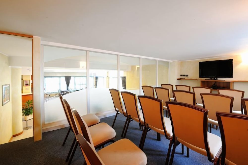 Фото Hotel Mirabel