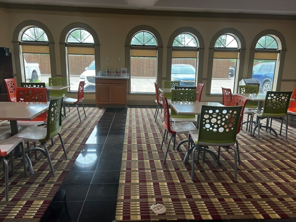 Фото Super 8 by Wyndham Bay City