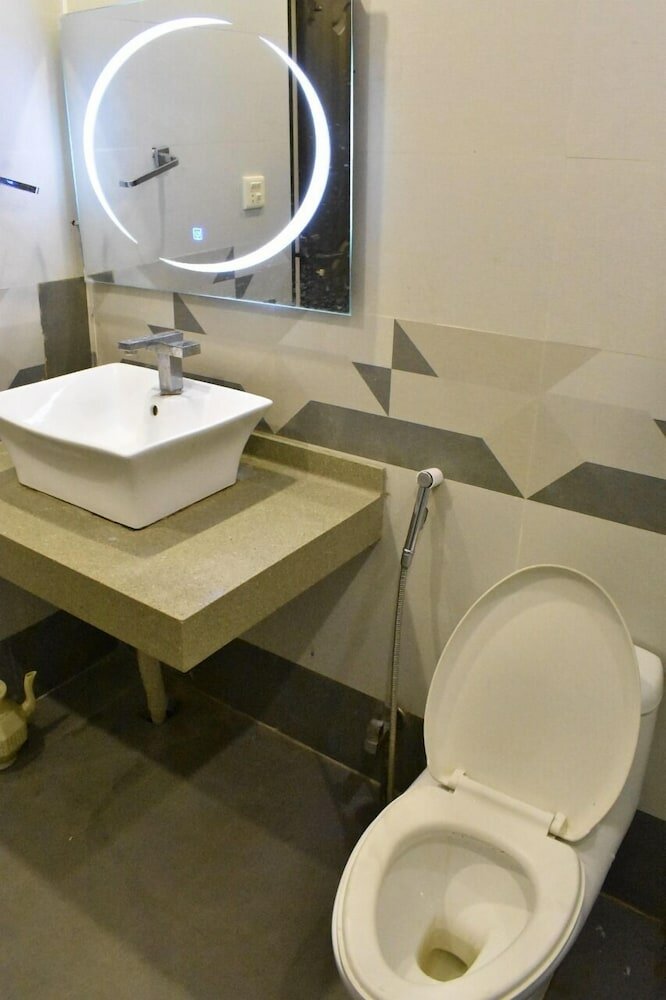 Фото Hotel Royal Gardens Jail Road