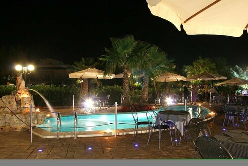 Внешний вид отеля Casale dei Fornici в Полиньяно-а-Маре, фото 2