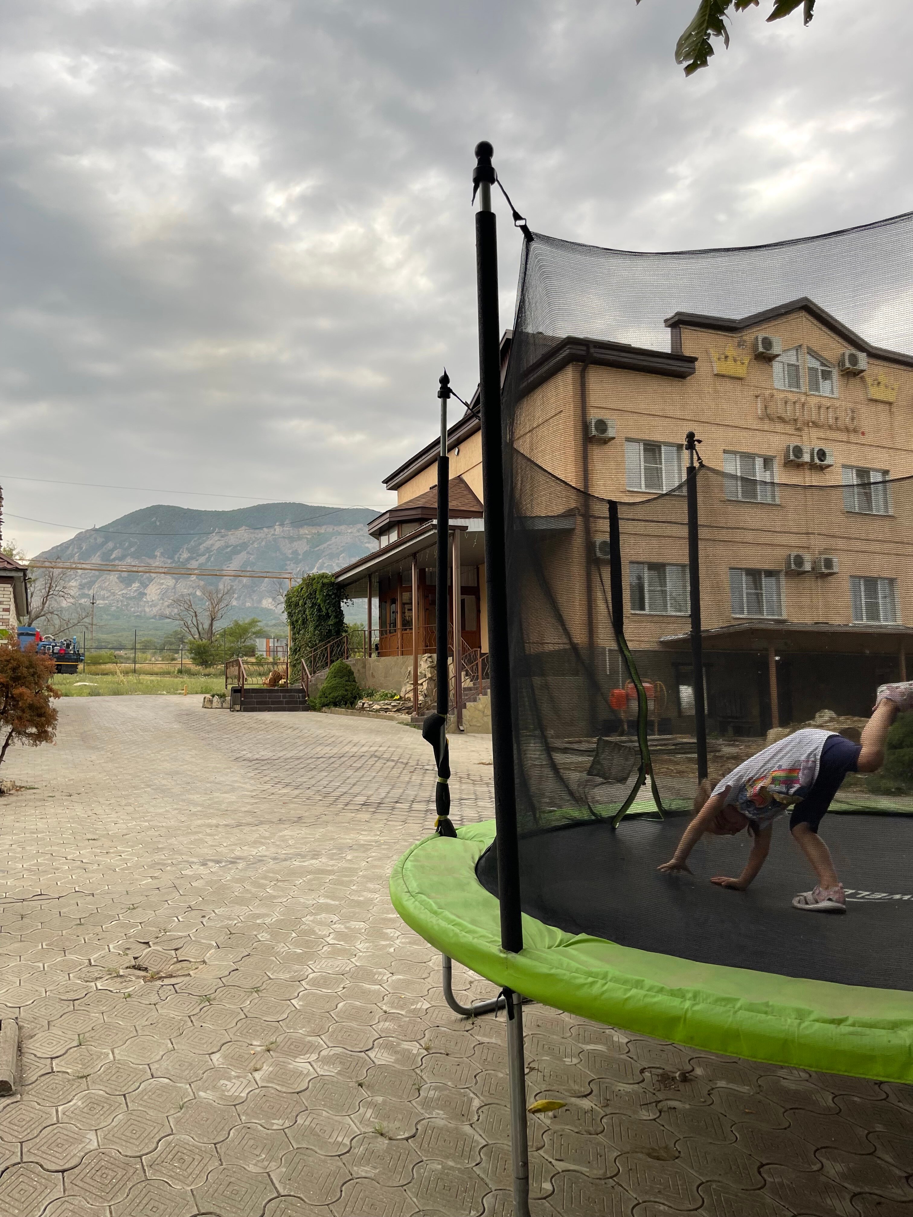 Фото Монест