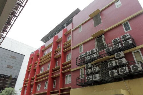 Гостиница RedDoorz Plus near Galaxy Bekasi в Провинции Западная Ява