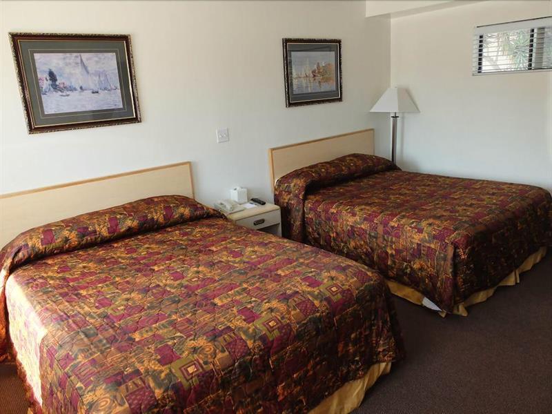 Фото Jolly Roger Hotel