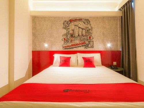 Гостиница RedDoorz @ Geylang в Сингапуре
