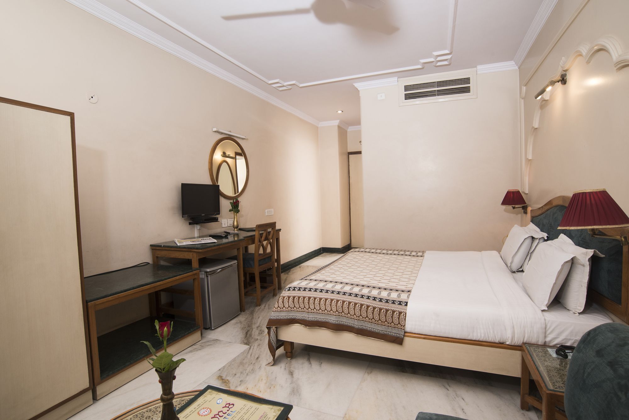 Фото Lmb Hotel