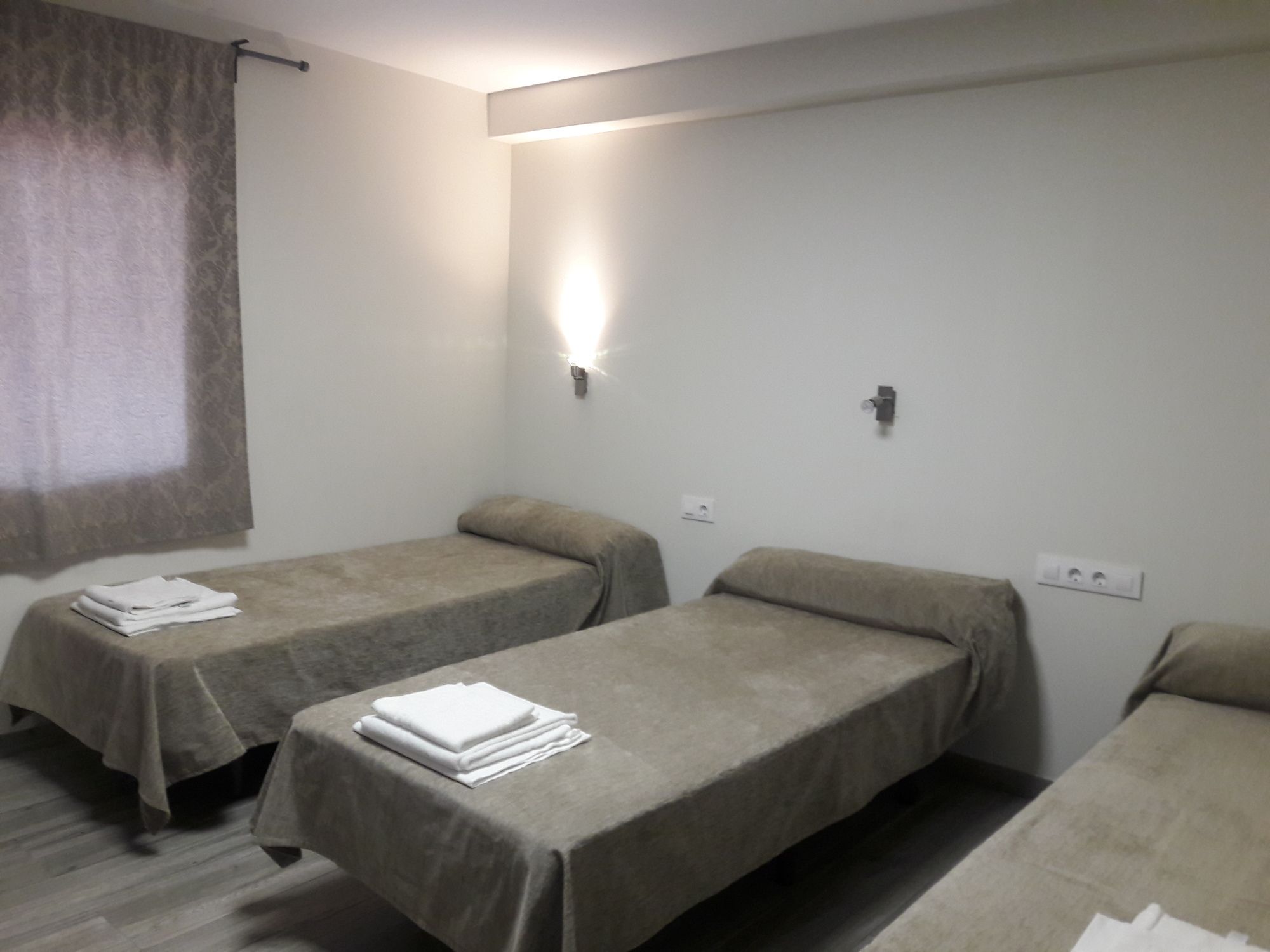 Фото Hostal Liwi