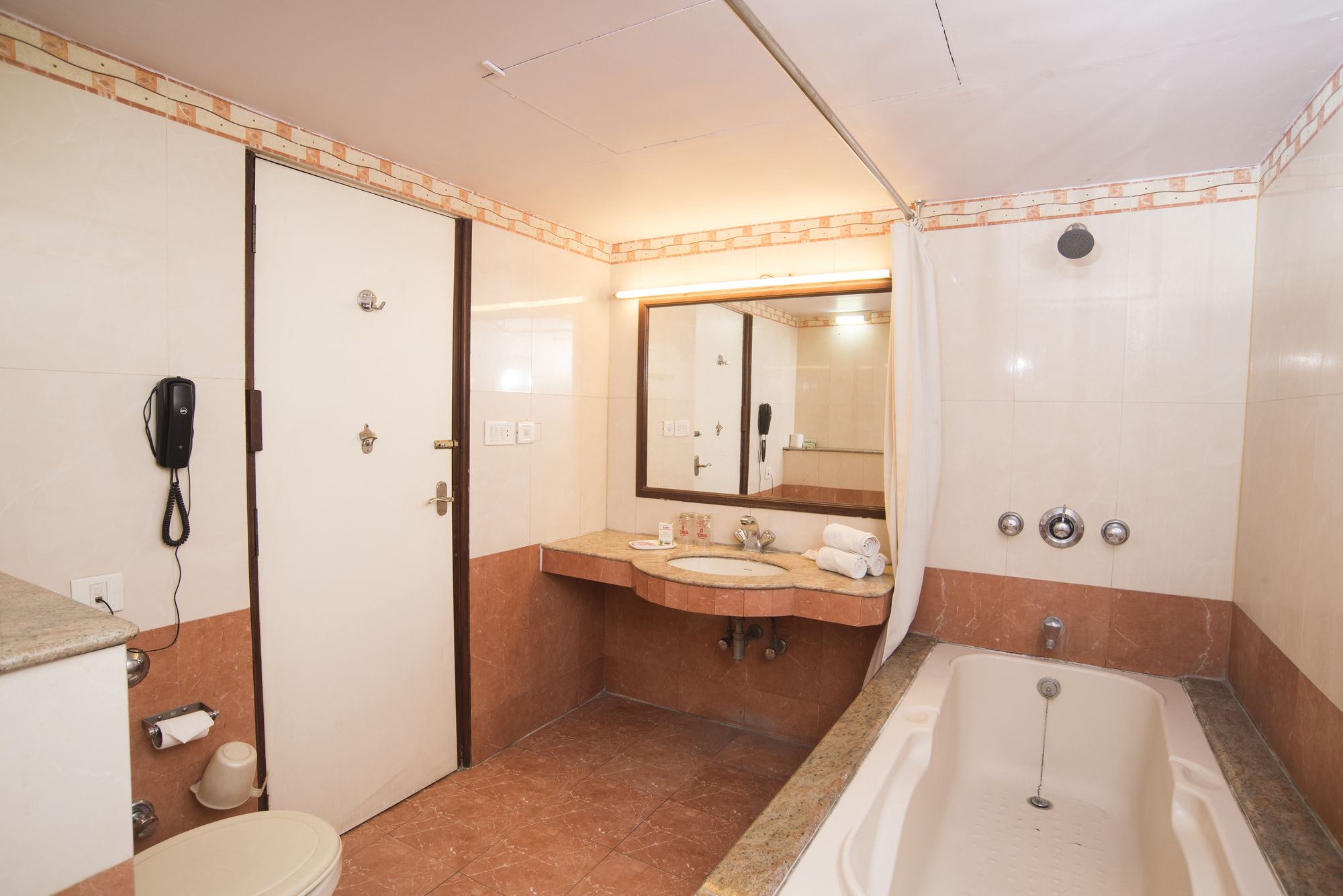 Фото Lmb Hotel