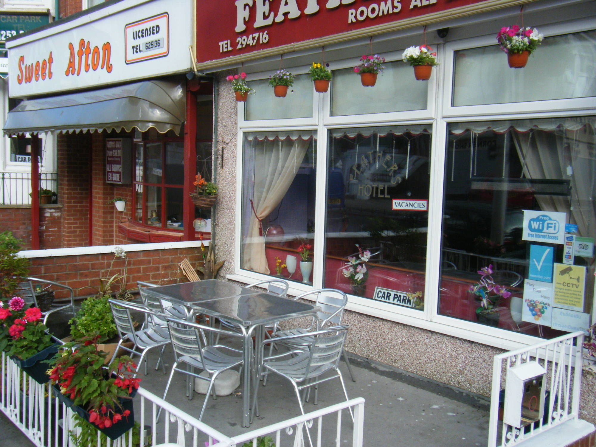 Фото The Feathers Hotel