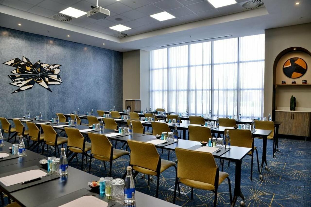 Фото Courtyard Hotel Waterfall City