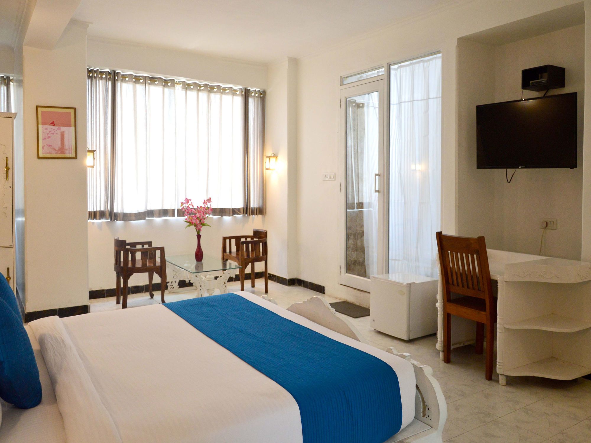 Фото Dodas Palace by ShriGo Hotels