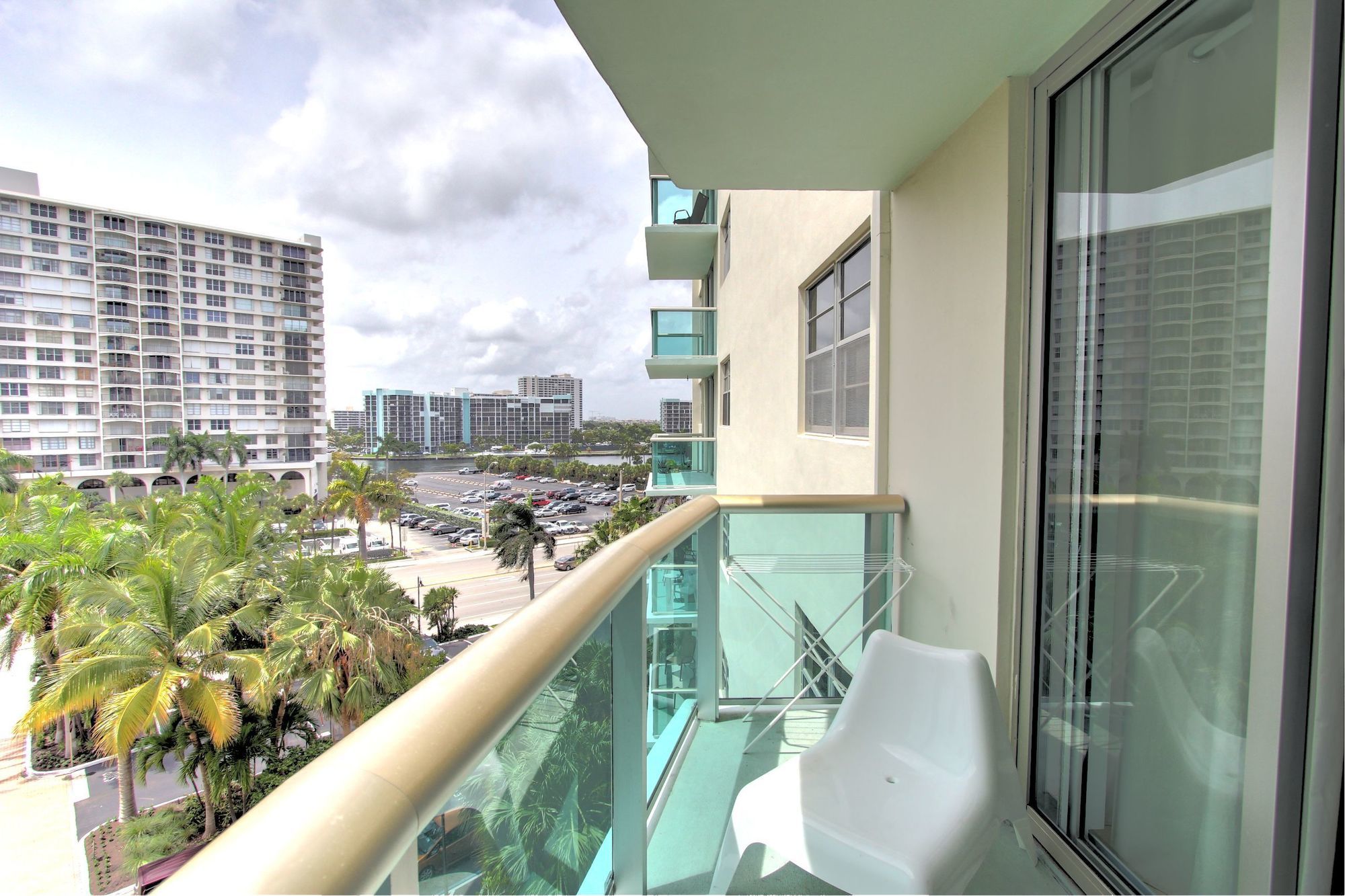 Фото Hollywood Condos