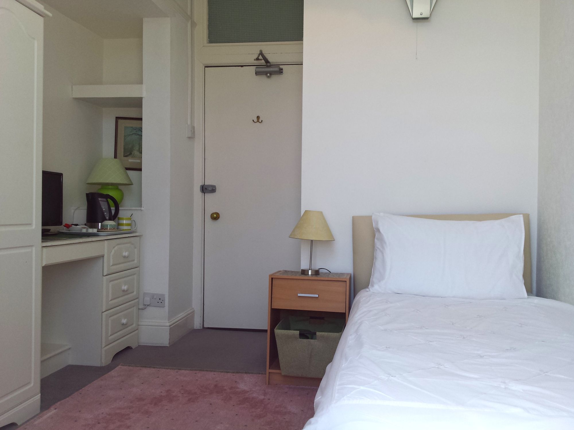 Фото The Ravensbourne Hotel