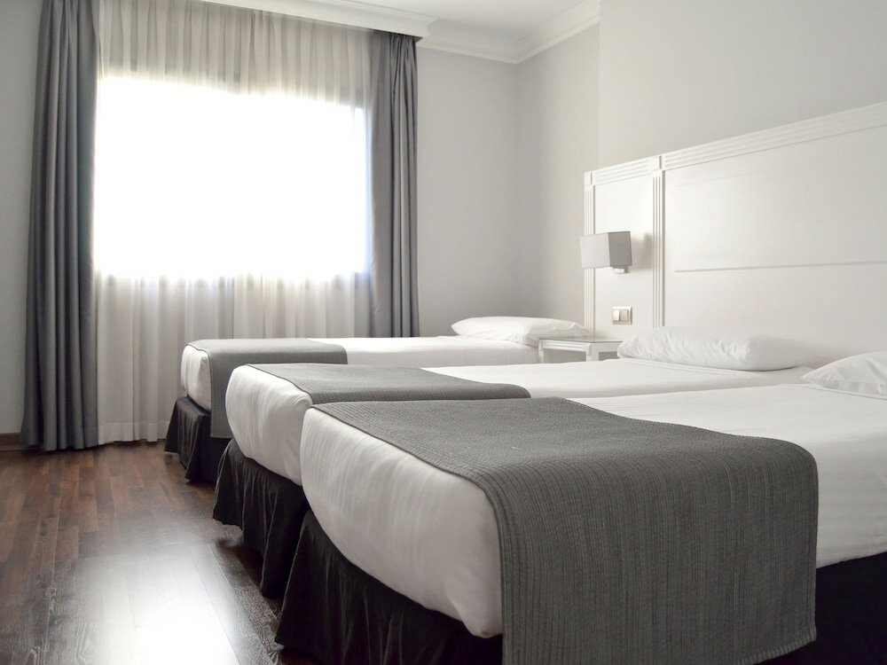 Фото Hotel Uve Alcobendas