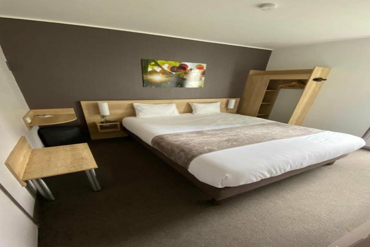 Фото Wood Inn Hôtel Aéroport Bordeaux-Mérignac