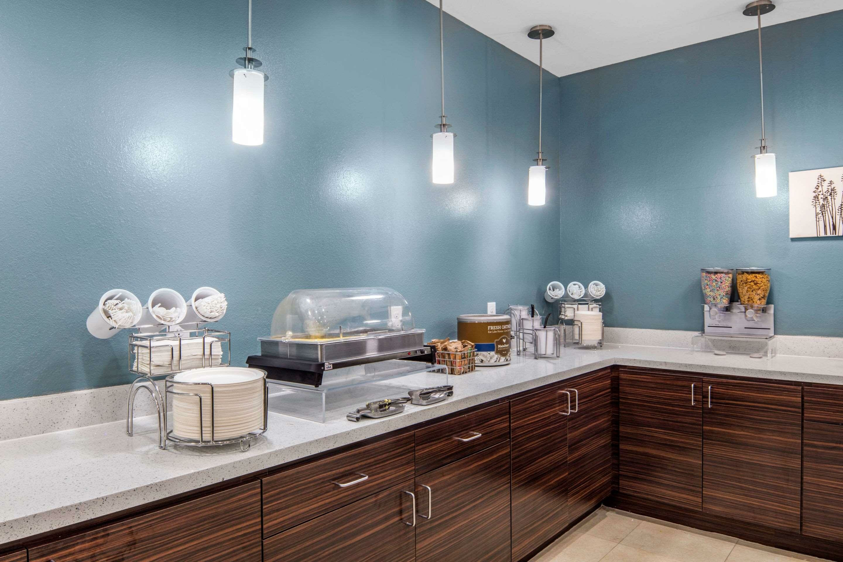 Фото Mainstay Suites