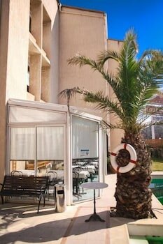 Фото Adonis Arc Hôtel Aix