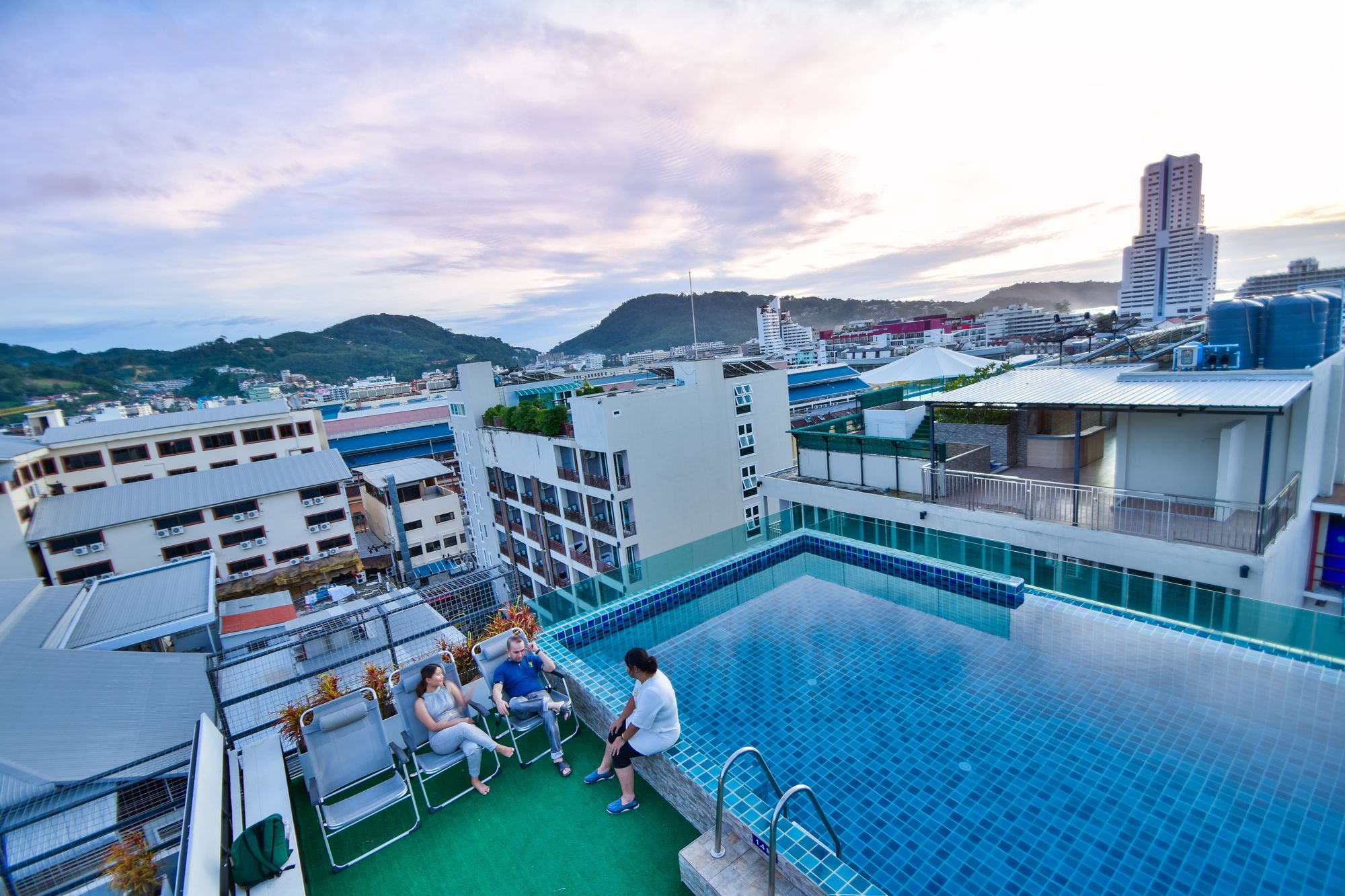 Фото Patong Buri Resort