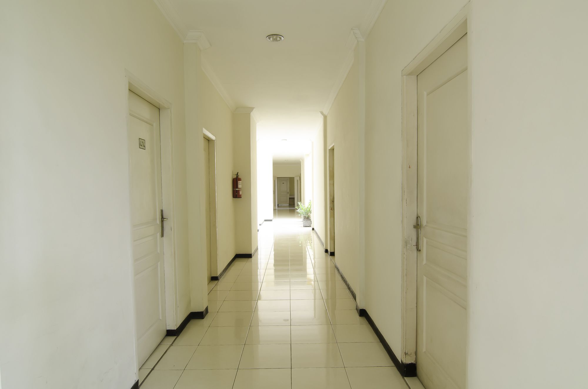 Фото RedDoorz near Gubeng Station