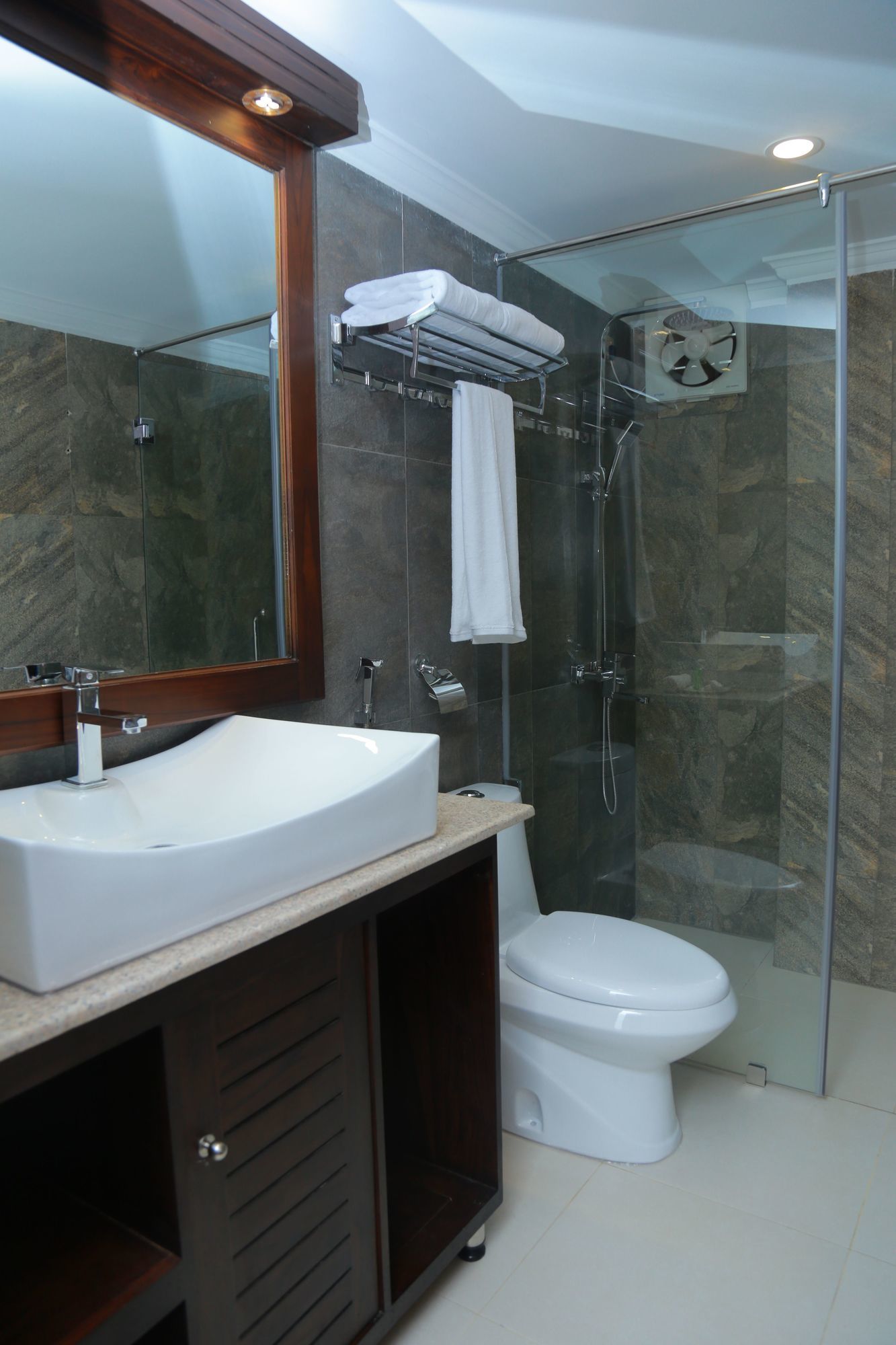 Фото Galaxy Grand Hotel