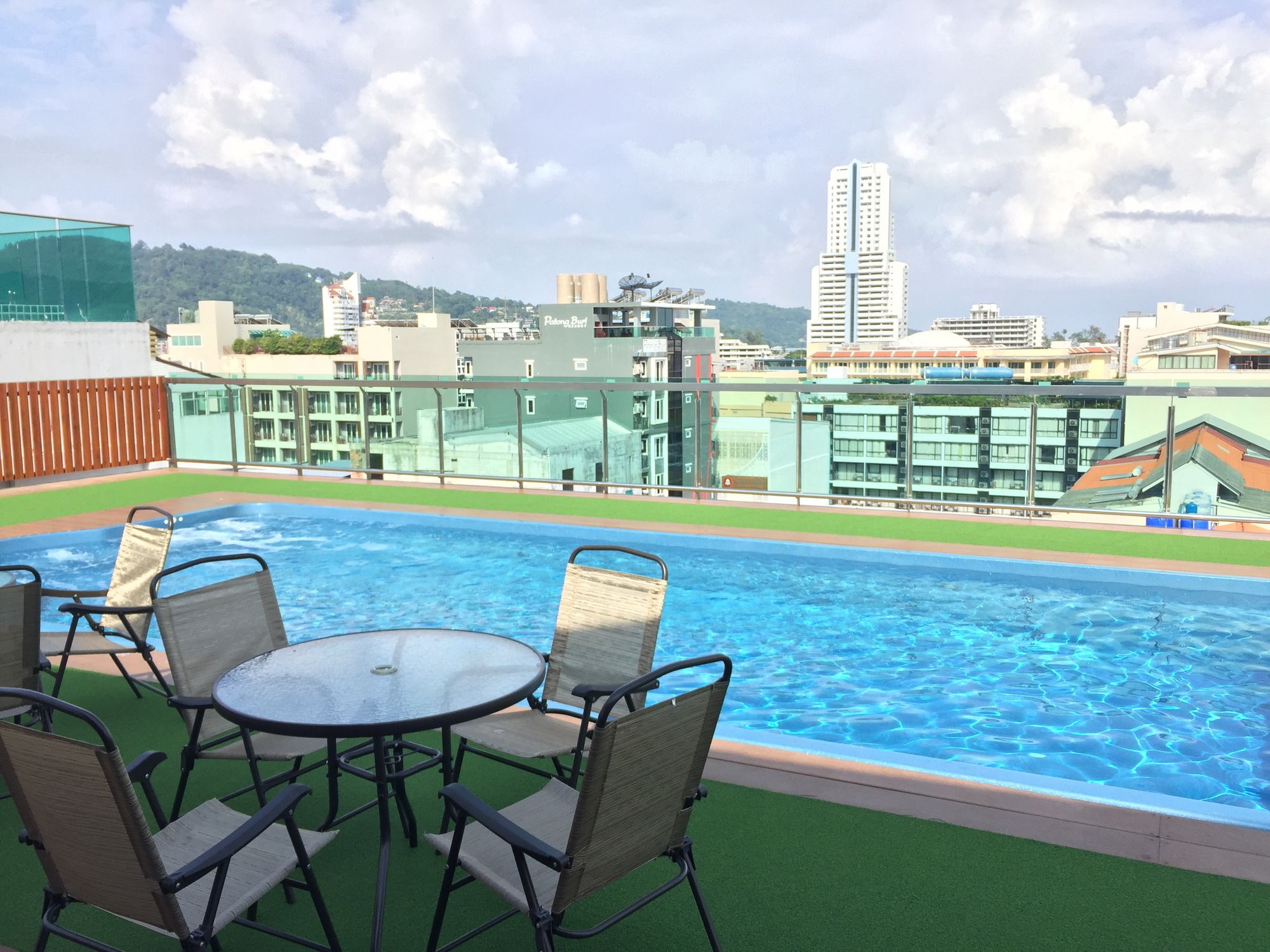 Фото Hotel DSure Patong