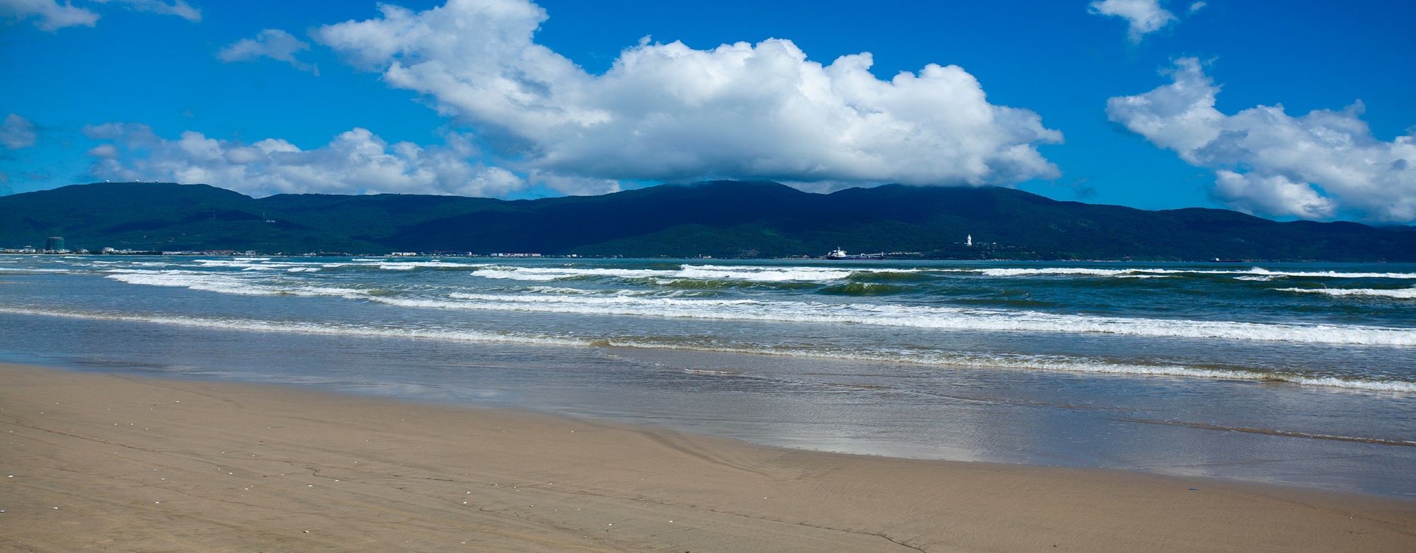 Фото Mandila Beach Hotel DaNang