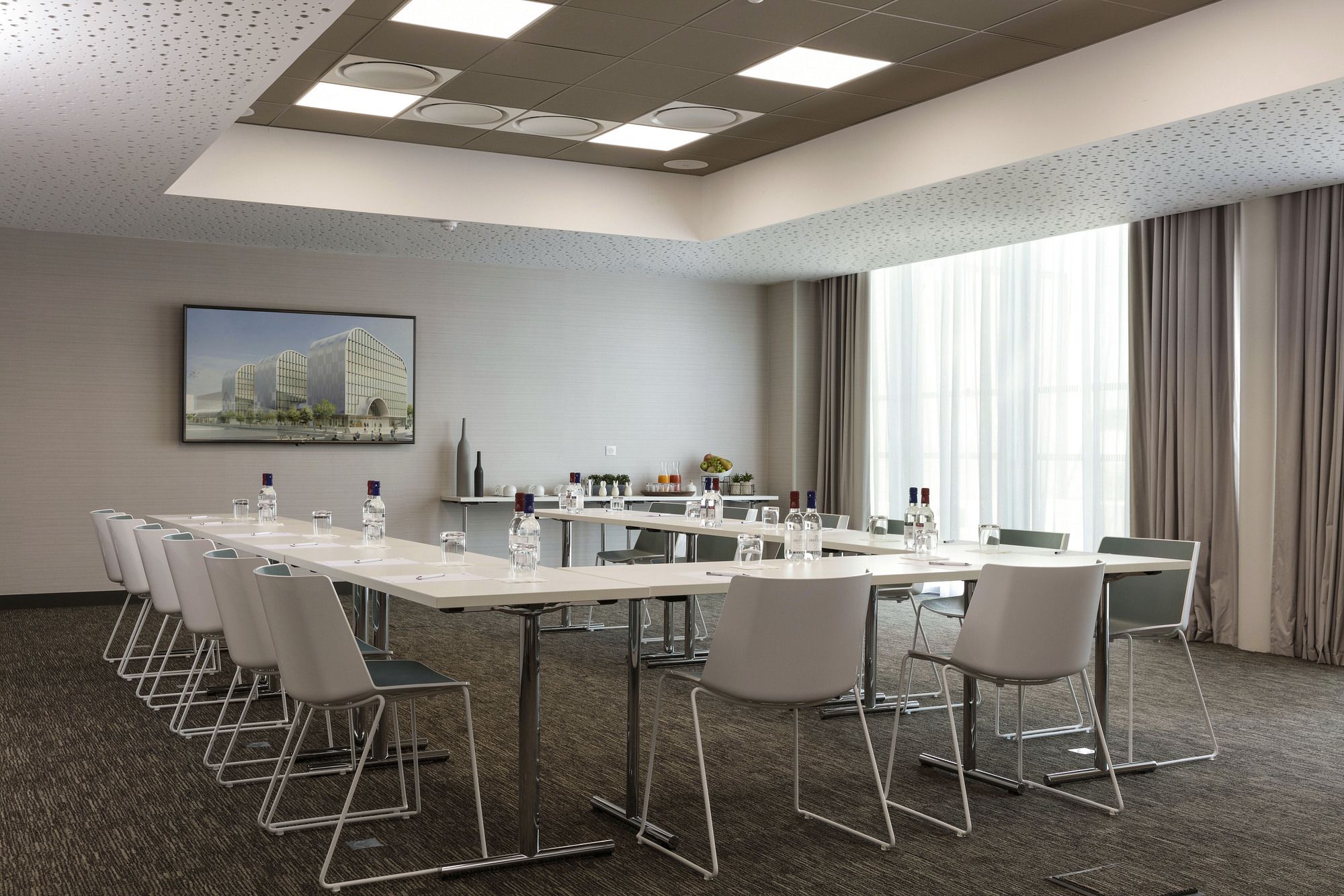 Фото Hilton Garden Inn Bordeaux Centre