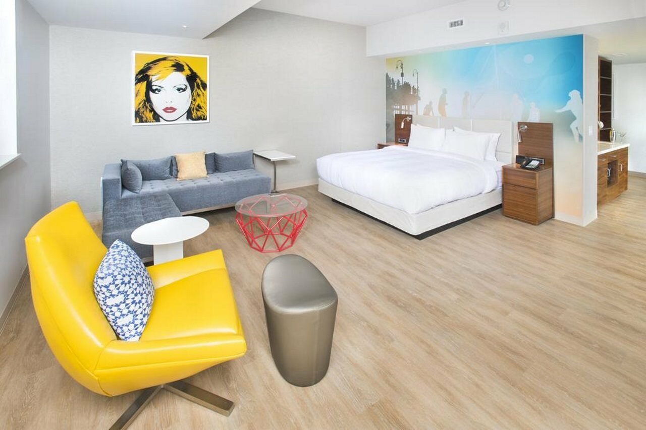 Фото Courtyard by Marriott Santa Monica