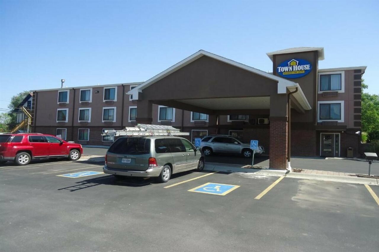 Фото Town House Extended Stay Hotel Downtown