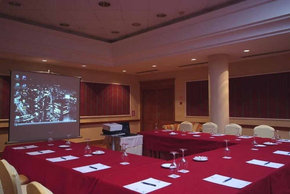 Фото Hotel Hoyuela