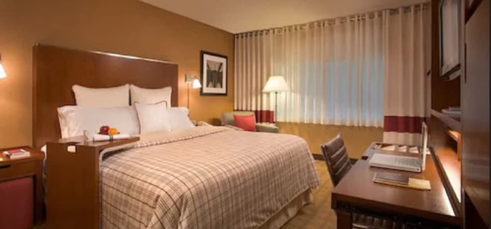 Фото Metro Points Hotel