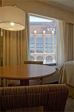 Фото Holiday Inn Express Hotel & Suites Indianapolis Dtn-Conv Ctr, an Ihg Hotel