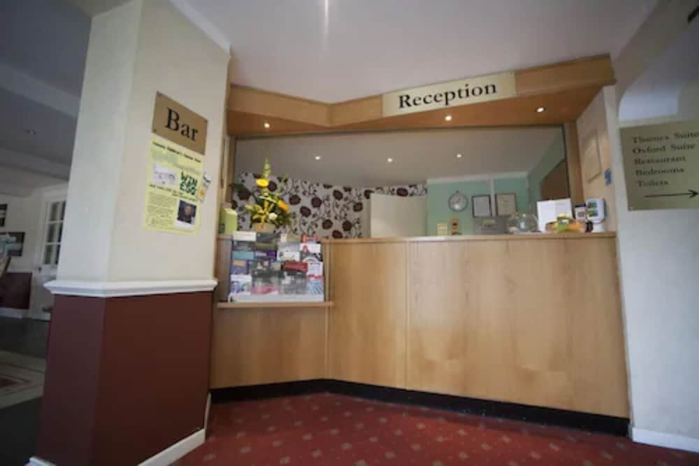 Фото Shillingford Bridge Hotel