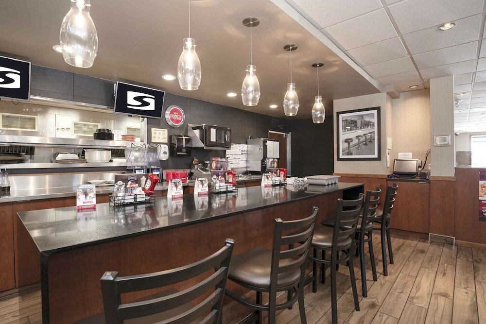 Фото Sandman Inn Cranbrook