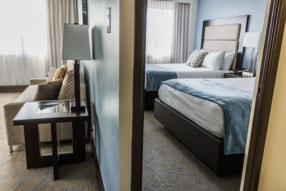 Фото Ottawa Embassy Hotel & Suites